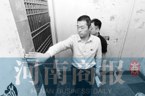 　來到馬某家，法官被拒之門外