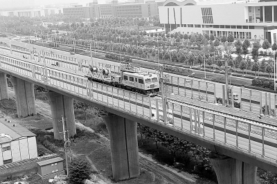 開城鐵建成通車之后，將開行時(shí)速200公里的動(dòng)車組，屆時(shí)，鄭州到開封的用時(shí)將縮短為19分鐘