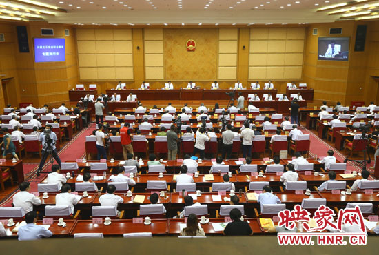 7月29日下午，河南省十二屆人大常委會(huì)第九次會(huì)議召開關(guān)于職業(yè)教育專題詢問會(huì)。