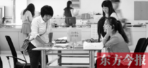 行政審批“瘦身”，不僅提高了行政效率，節(jié)約了行政資源，而且最大限度地方便了群眾