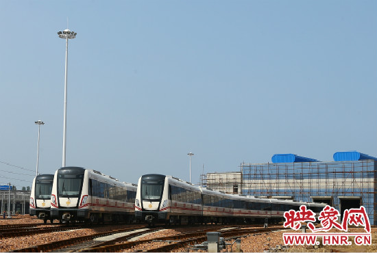 選擇地鐵出行，已經(jīng)是不少鄭州市民的首選