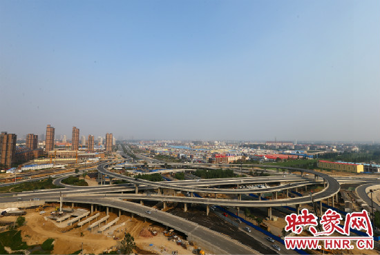 中州大道與南三環(huán)相接的立交橋，預(yù)計(jì)明年將建成通車。