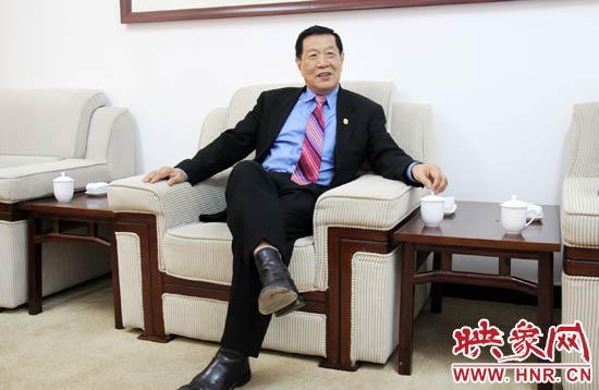 以精湛讀到的刑偵鑒識技術享譽國際的李昌鈺博士，被譽為“當代福爾摩斯”。