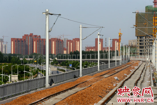 現(xiàn)代化的城際鐵路為日新月異的城市發(fā)展帶來了新的活力。