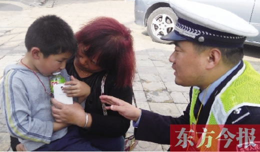 昨日，5歲的男孩獲救后，向民警講述被拐經(jīng)過(guò)。