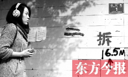 昨日，東方今報記者走訪農(nóng)業(yè)路沿線，看見“拆”字已上墻