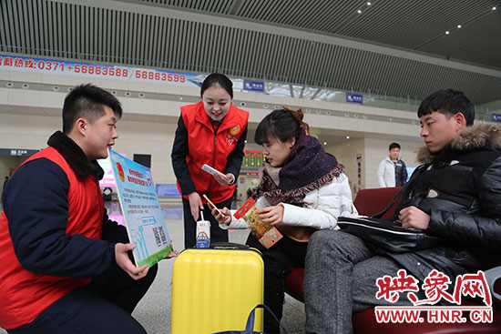 邀請(qǐng)旅客掃二維碼參加活動(dòng)。