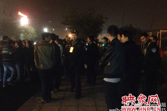 11月1日深夜，鄭州鄭東新區(qū)夜總會(huì)“皇家一號(hào)”被查處。網(wǎng)友供圖