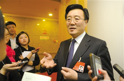 昨日，在十四屆人大二次會議順義代表團全團審議后，北京市人大代表、北京市常務(wù)副市長李士祥接受記者提問。新京報記者 浦峰 攝