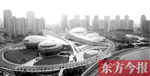 隨著鄭州經(jīng)濟(jì)的發(fā)展，鄭州的城市建設(shè)也煥發(fā)出勃勃生機(jī)
