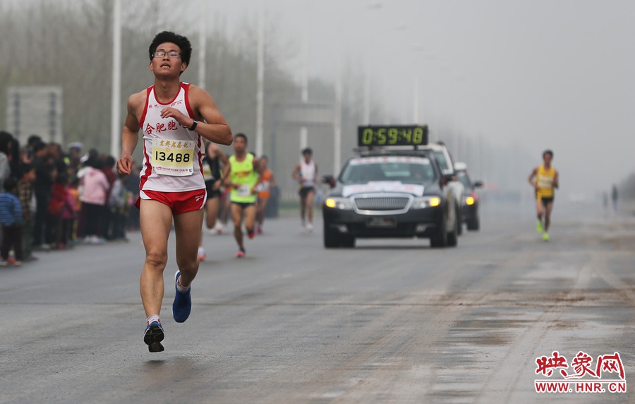 一名合肥選手處在較為領(lǐng)先的位置。