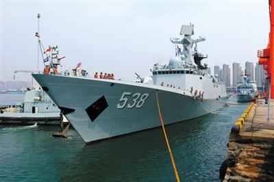 中國(guó)導(dǎo)彈護(hù)衛(wèi)艦煙臺(tái)艦——滿載排水量4000余噸，艦長(zhǎng)134.1米，艦寬16米，是我國(guó)自主設(shè)計(jì)、研制的