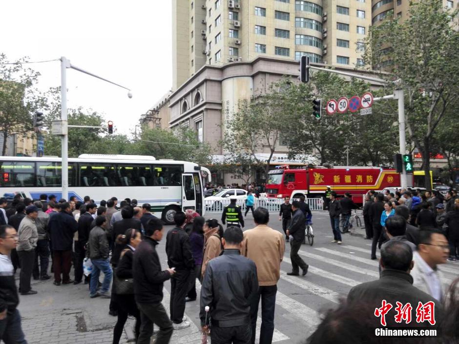 自治區(qū)和烏魯木齊市有關(guān)部門迅速處置，傷員已全部送往醫(yī)院救治。