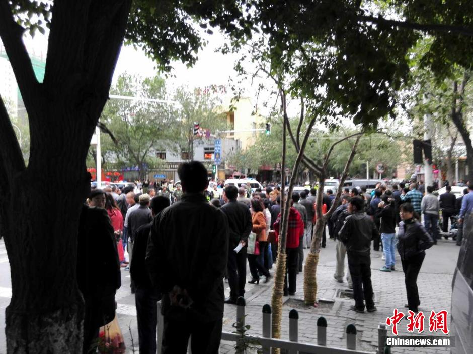 自治區(qū)和烏魯木齊市有關(guān)部門迅速處置，傷員已全部送往醫(yī)院救治。