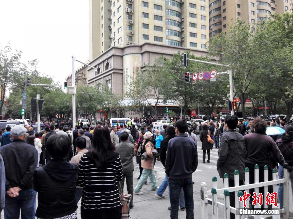 自治區(qū)和烏魯木齊市有關(guān)部門迅速處置，傷員已全部送往醫(yī)院救治。