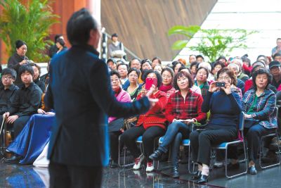 節(jié)儉令后，國家大劇院成了為數(shù)不多的演出營收未受影響的國字頭演出團體之一。圖為國家大劇院第六屆歌劇節(jié)開幕主題活動現(xiàn)場（資料圖片）。京華時報記者吳平攝
