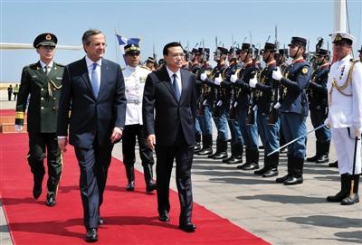 　6月19日，國務(wù)院總理李克強(qiáng)乘專機(jī)抵達(dá)雅典國際機(jī)場，開始對希臘進(jìn)行正式訪問。