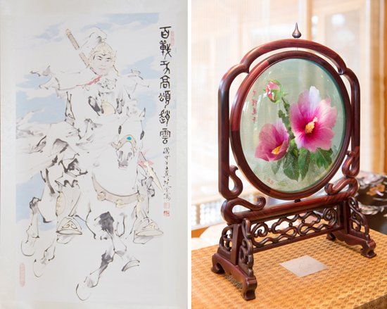　當(dāng)?shù)貢r(shí)間2014年7月4日，中國國家主席習(xí)近平向韓國總統(tǒng)樸槿惠贈(zèng)送的趙云畫像（左）和木槿花玻璃工藝