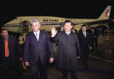21日晚,習(xí)近平乘坐的專機(jī)抵達(dá)哈瓦那何塞·馬蒂國(guó)際機(jī)場(chǎng)。古巴國(guó)務(wù)委員會(huì)第一副主席兼部長(zhǎng)會(huì)議第一副主席