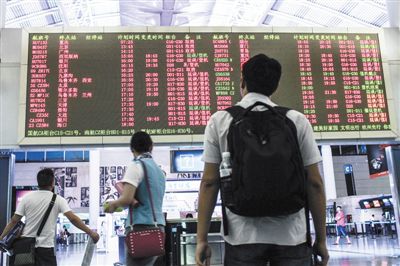 26日，杭州蕭山機(jī)場(chǎng)，航班大面積延誤。圖/CFP