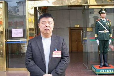 江西大富集團(tuán)董事長(zhǎng)、原萍鄉(xiāng)市人大代表何春明。