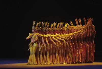在歡迎晚宴上，上演經(jīng)典節(jié)目千手觀音。新華社發(fā)