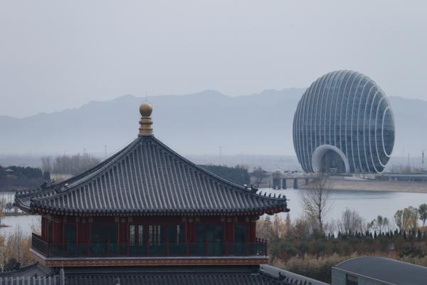 　因APEC會議籌備，雁棲湖景區(qū)于10月25日關(guān)閉至11月14日重新開放。 劉行喆 澎湃資料