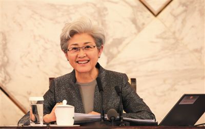 3月4日，十二屆全國(guó)人大三次會(huì)議在人民大會(huì)堂舉行新聞發(fā)布會(huì)，大會(huì)發(fā)言人傅瑩回答中外記者的提問。