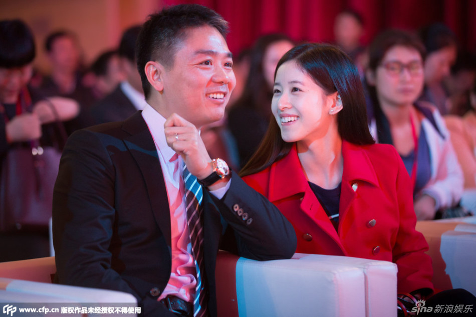 奶茶妹妹與劉強(qiáng)東親密熱聊滿目愛(ài)意