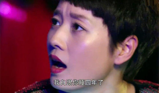 你看，無(wú)論是同事或者夫妻的關(guān)系，你看不到什么愛(ài)情，只有赤裸裸的相互利用，一如赤裸裸的肉欲需求。而當(dāng)兩個(gè)人解決問(wèn)題的方式，就是無(wú)視商業(yè)規(guī)則甚至法律，用無(wú)下限的叢林攻擊去掃平障礙。