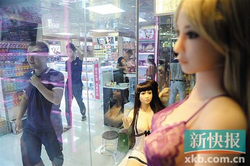 廣東成人用品市場(chǎng)調(diào)查。圖為各地的經(jīng)銷商都會(huì)在此進(jìn)貨。新快報(bào)記者 孫毅/攝