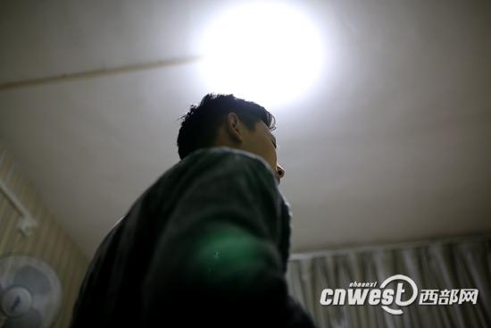 2013年2月份，17歲的林波在陜西省疾控中心拿到HIV確診報告。