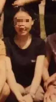 吳老師教音樂(lè)，已在該校工作十幾年。