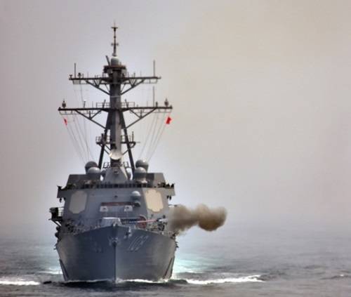 美國海軍的韋恩、麥亞號(hào)新型驅(qū)逐艦25日在朝鮮半島西部海域與韓國海軍聯(lián)合軍演