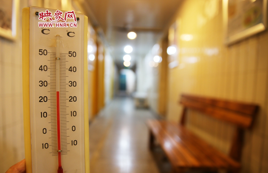 金水區(qū)人防辦（珠江琴行）納涼處溫度為25度。