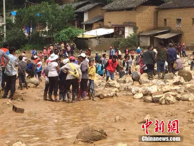 7月28日,云南省保山市隆陽區(qū)瓦房鄉(xiāng)喜坪村上坪小組發(fā)生山洪災(zāi)害,造成3戶人家9人被沖走。