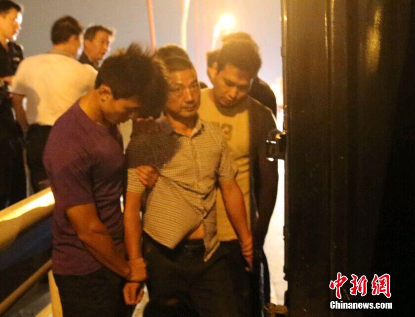 圖為劫持者被擒獲。