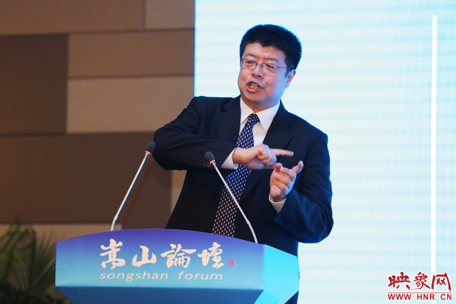 北京大學(xué)文化資源研究中心主任張頤武演講。