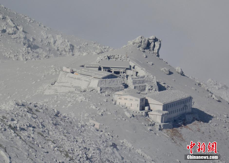 當?shù)貢r間2014年9月27日，日本中部御岳山發(fā)生噴發(fā)，或已造成數(shù)人受傷。