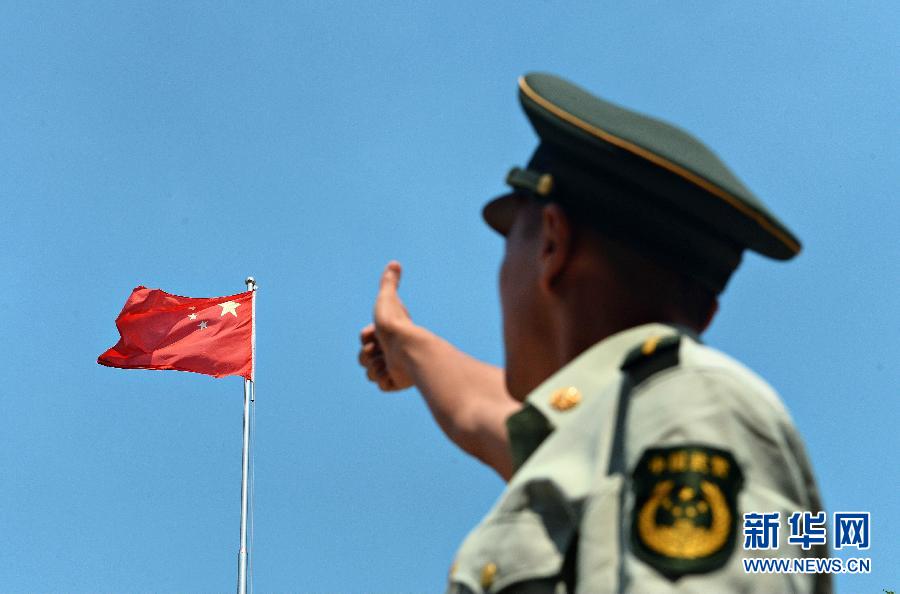  9月25日，武警浙江嘉興消防官兵為祖國(guó)“點(diǎn)贊”。