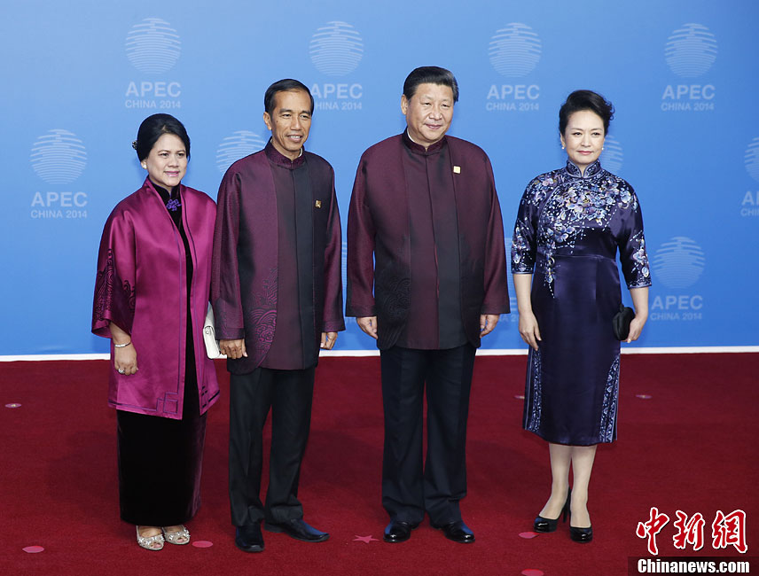 圖為習(xí)近平夫婦歡迎印度尼西亞總統(tǒng)佐科·維多多。中新社發(fā) 杜洋 攝