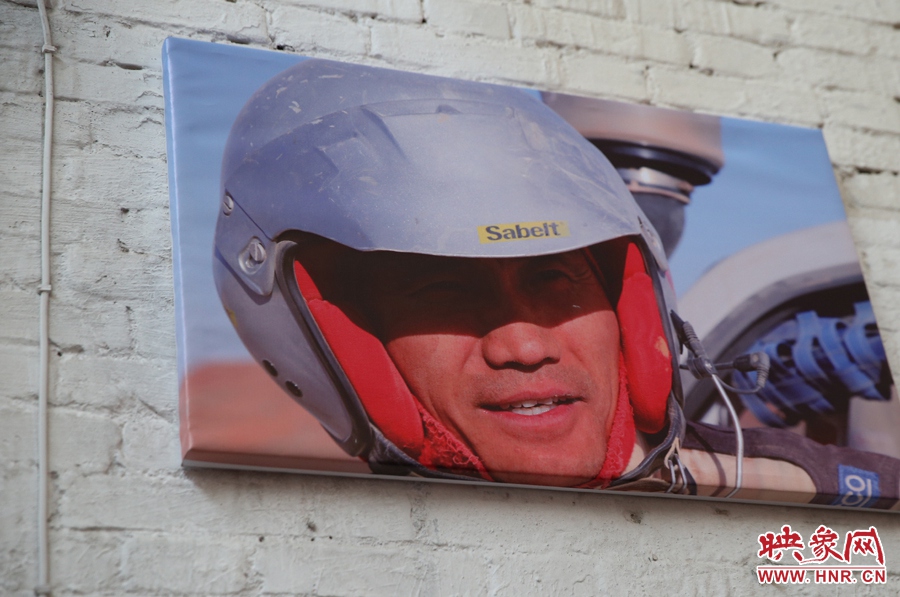 賽車的世界、更是男人的世界。圖為部分參展攝影作品。