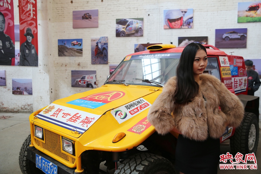 姐是車模，賽車的車。