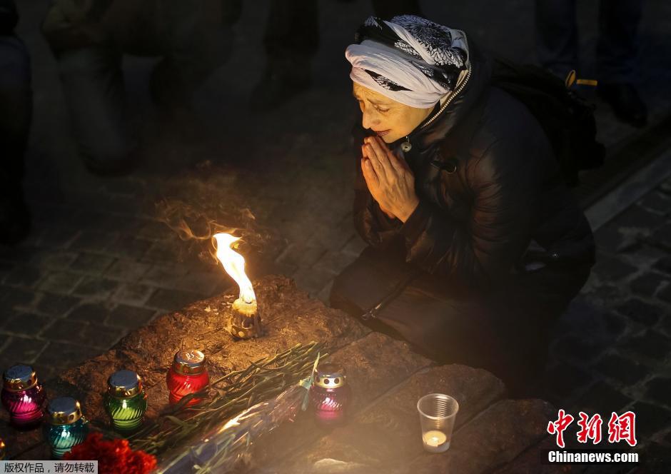 當(dāng)?shù)貢r間2014年11月22日，烏克蘭基輔，民眾舉行儀式紀(jì)念1932-1933烏克蘭大饑荒81周年