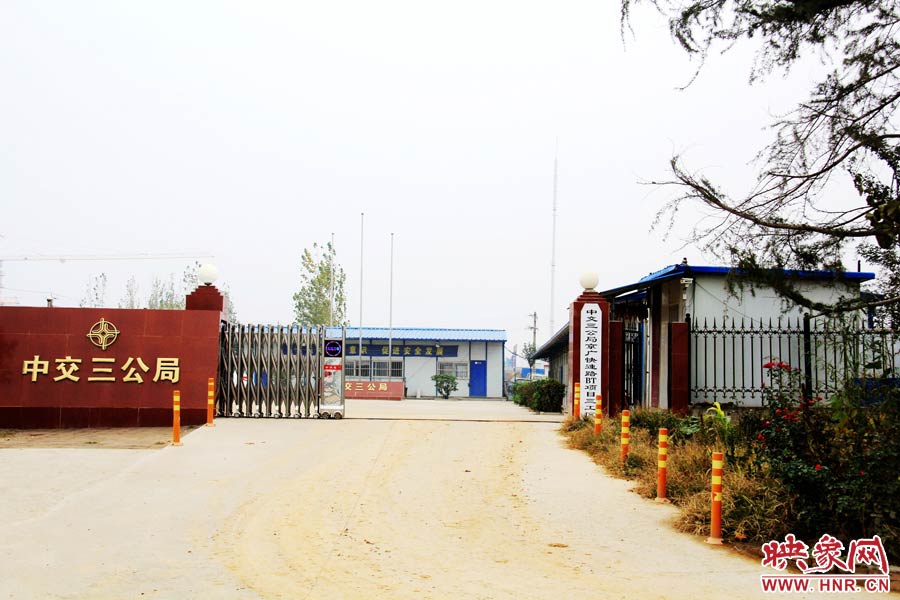 鄭州市京廣快速路南段三工區(qū)項(xiàng)目部還未撤離。