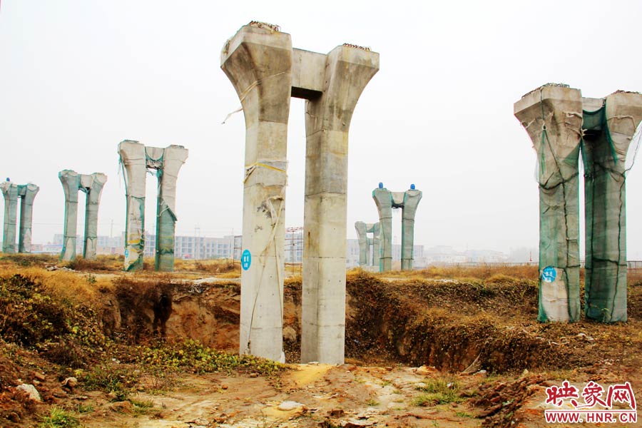 相關(guān)負(fù)責(zé)人也對(duì)外表示，投資15個(gè)億的項(xiàng)目，實(shí)際到賬的只有6000多萬(wàn)元，所以工程被迫停下。