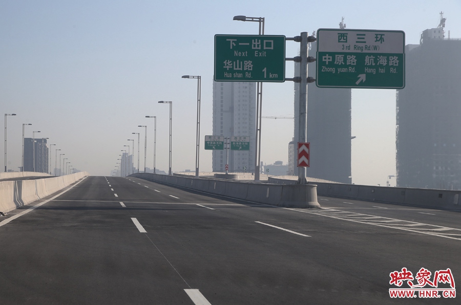 華山路方向與西三環(huán)出口。
