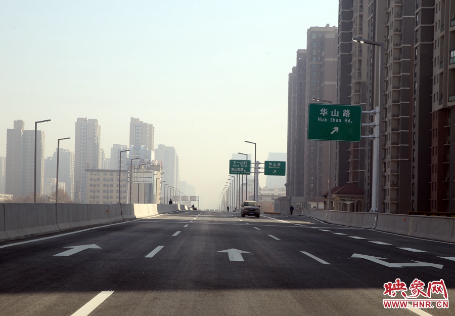 嵩山南路方向，華山路出口。