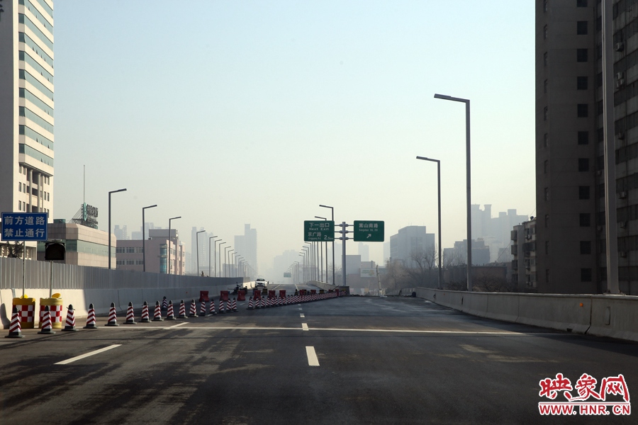 嵩山南路出口，由西向東至嵩山南路出口向東暫未開通。