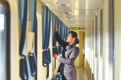 臥鋪車廂 半包式，更具私密性和舒適性。